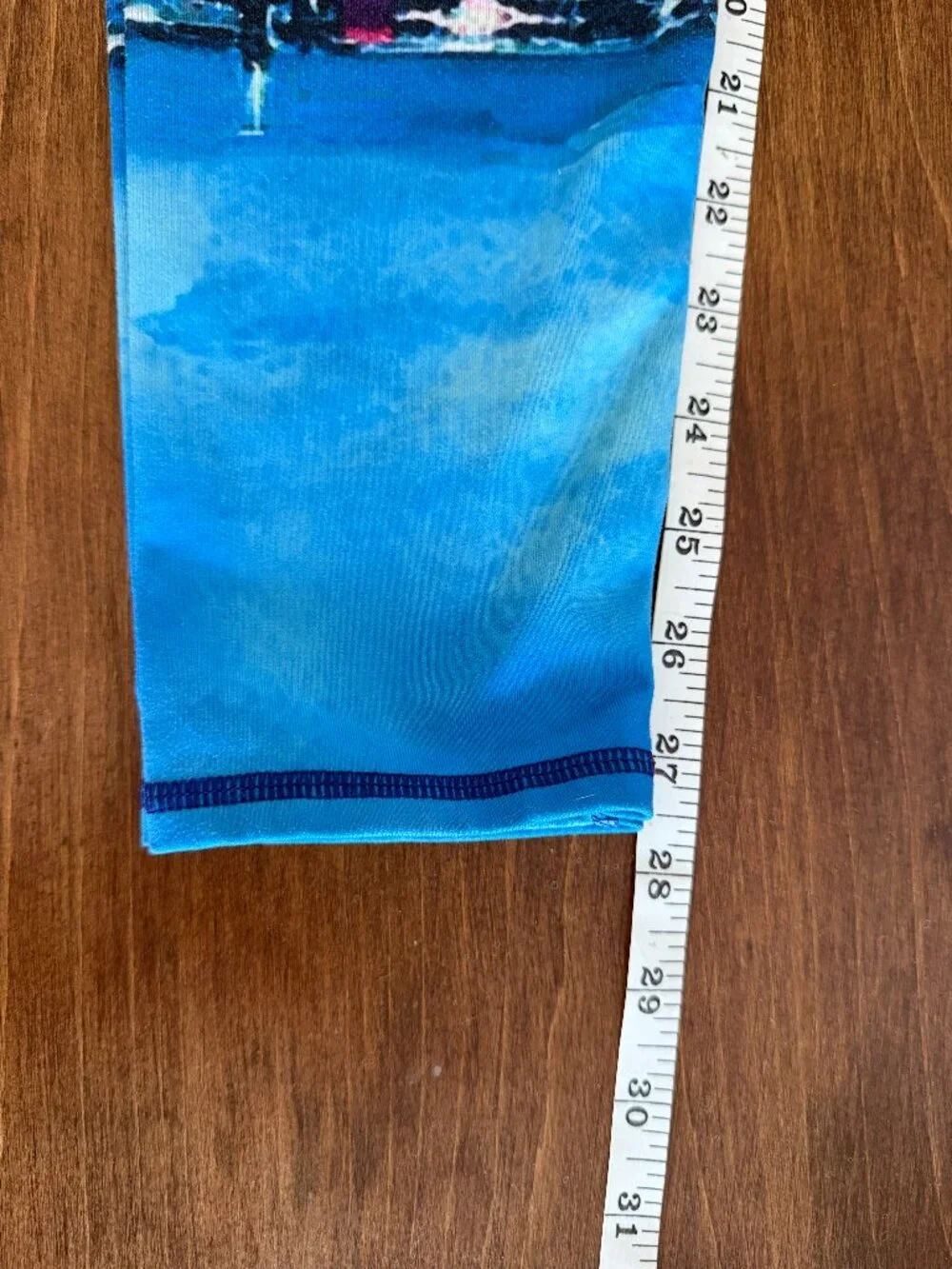 ALO Yoga Capri Leggings Size Medium Blue Mid High Rise Watercolor Full Length
